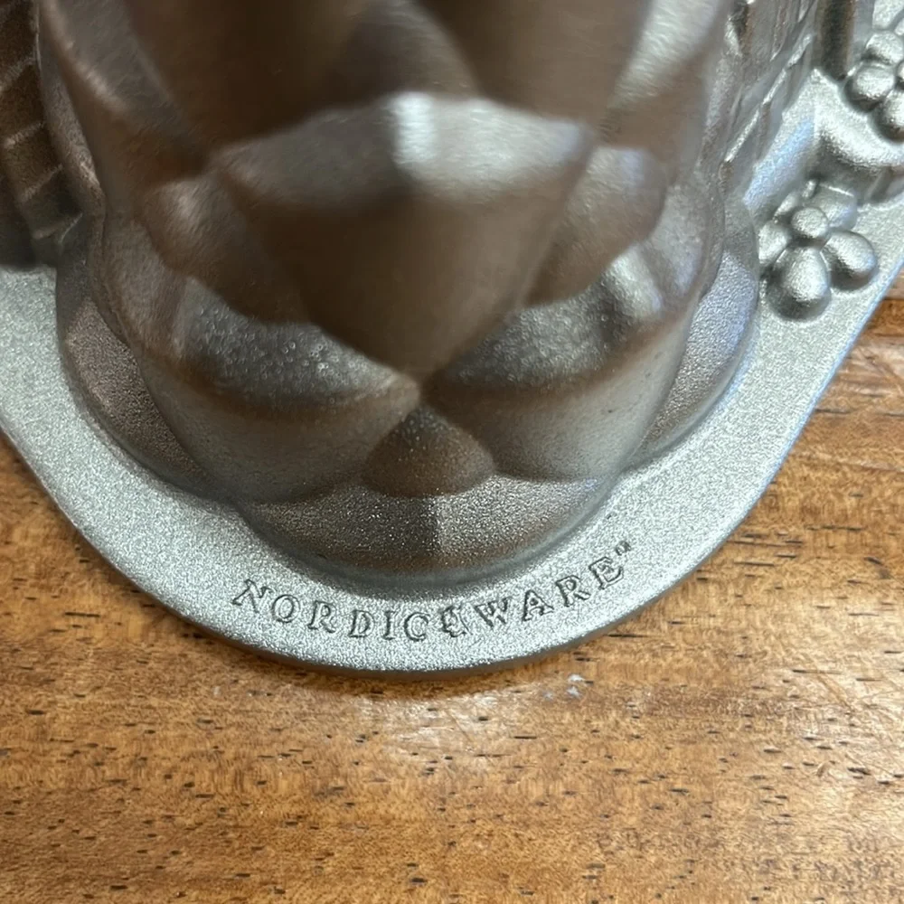 Nordic Ware Fairytale Cottage Bundt Pan. Excellent Condition